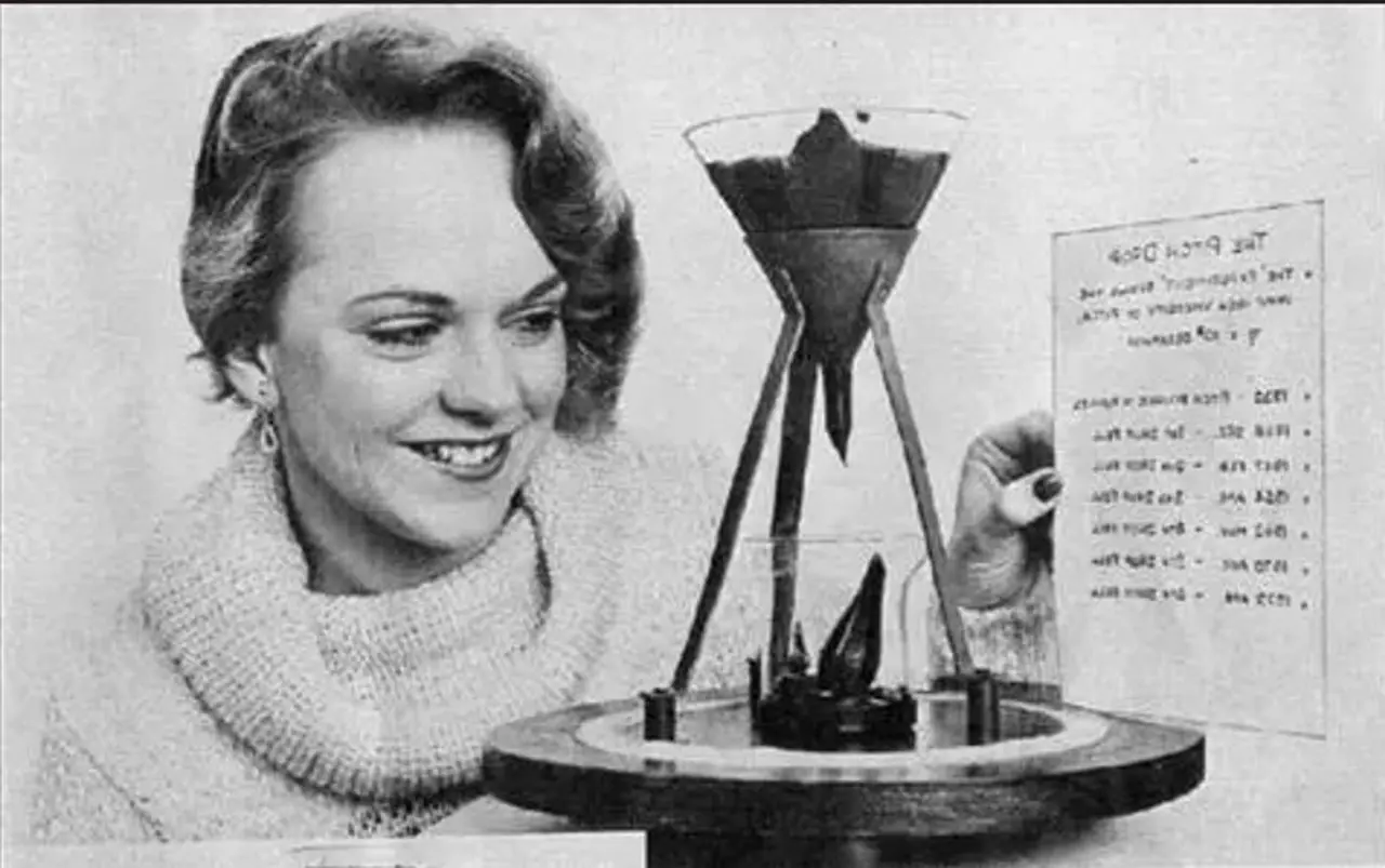 Ha durado 98 años: ¿conoces el experimento de la Gota de Brea?