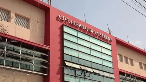 Sujeto intentó dispararle a hombre al interior del Hospital de La Serena: Pacientes se escondieron en los baños