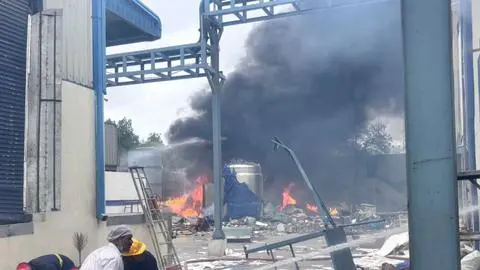 Reportan al menos 34 personas fallecidas y decenas de heridos tras la explosión de una planta química en India