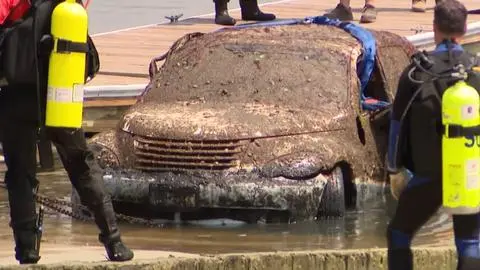 Sería hombre desaparecido hace 15 años: Encuentran huesos humanos dentro de un auto sumergido en el mar en Estados Unidos