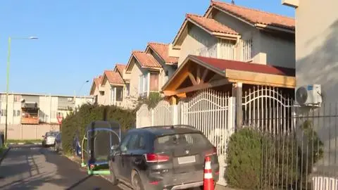 Niña de 13 años y su padrastro mueren tras recibir múltiples disparos en la entrada de su casa en Maipú