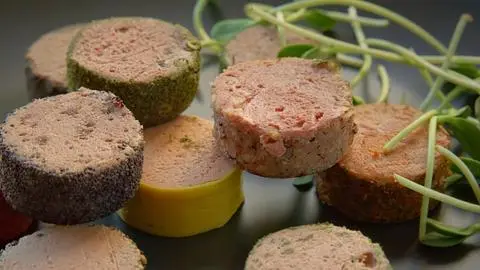 Minsal y Sernac emiten alerta por presencia de listeria en un consumido paté de jamón chileno