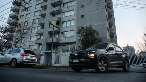 Presentaba diversas heridas: Encuentran a una mujer de 45 años sin vida al interior de un departamento en Independencia