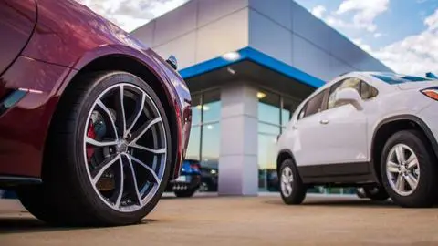 Importante concesionario de autos anuncia masivo cierre de locales y despido de trabajadores en Chile