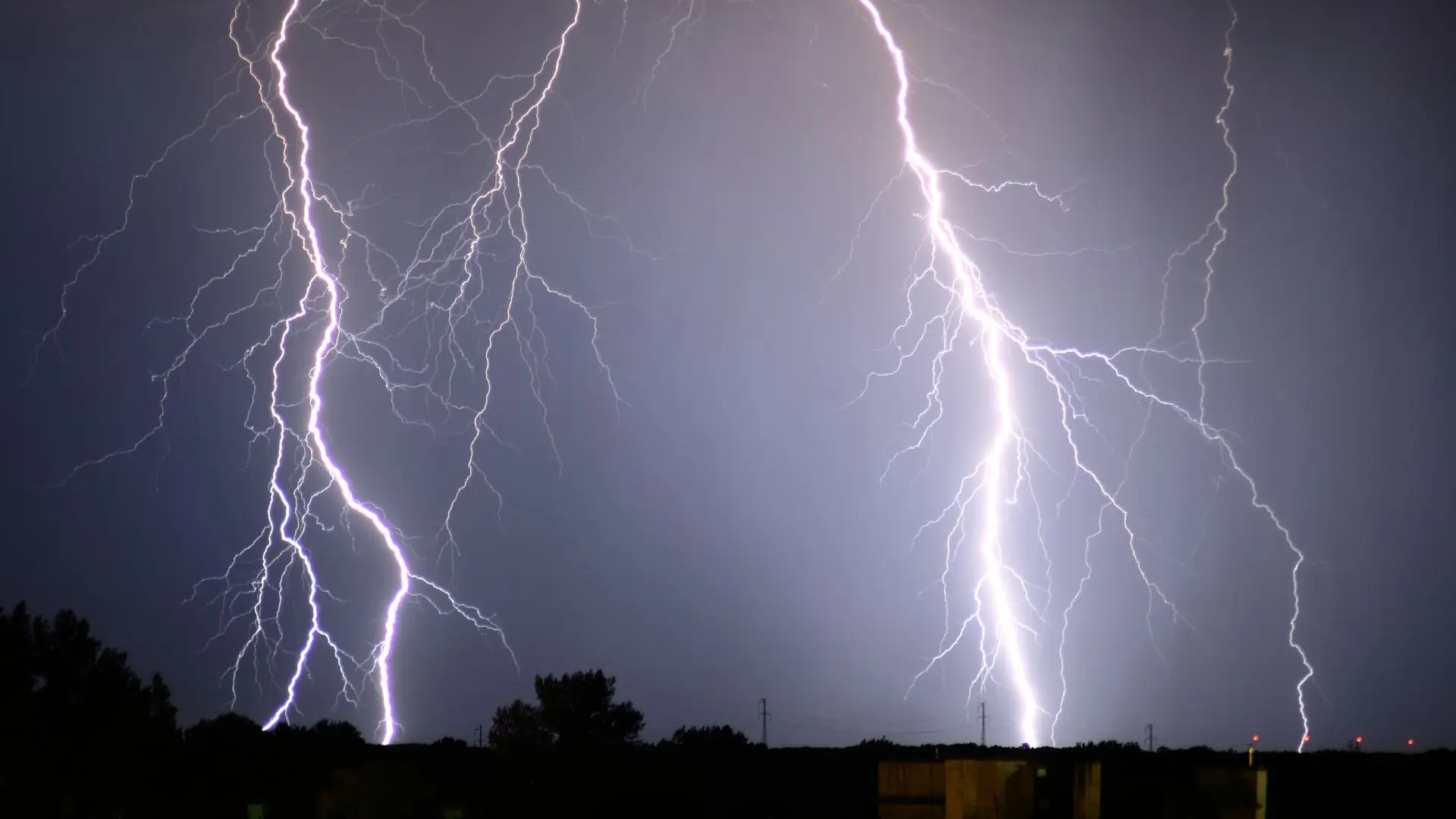Anuncian probables tormentas eléctricas con lluvia fuerte en el Gran Concepción y Biobío: Comenzarán a esta hora