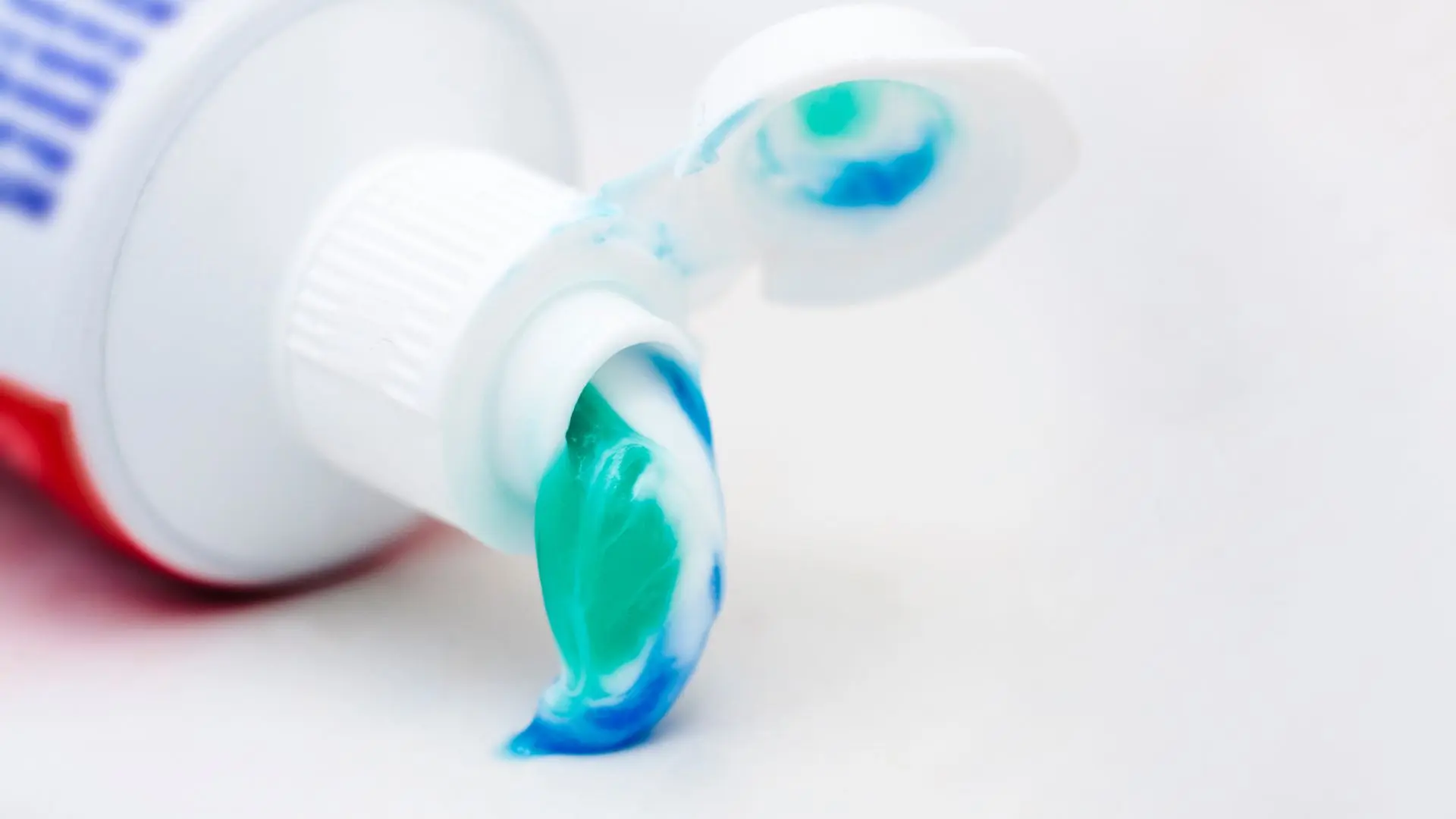 19 pastas de dientes en la mira del Sernac por posible riesgo de lesiones: revisa aquí el listado completo