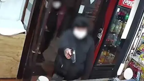 Cinco menores asaltan botillería en Loncoche: Sus propios padres los denunciaron