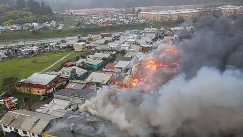Empresa vinculada al mega incendio en Concepción no habría tenido permiso para funcionar