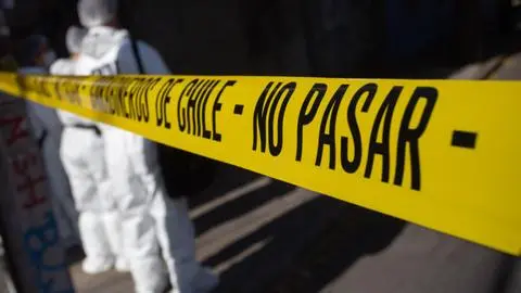 Asesinan a hombre dentro de su casa en Peñalolén: PDI indaga el caso