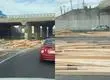 Camión pierde carga de madera en plena Costanera del Gran Concepción: Registran alta congestión vehicular