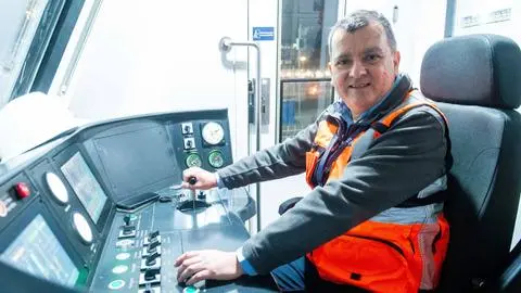 “Finaliza una etapa muy importante”: La historia del maquinista que realizó históricos viajes del Biotren por el Puente Ferroviario