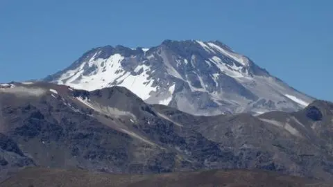 Activan alerta en Complejo Volcánico Laguna del Maule por enjambre sísmico