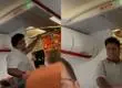 Hombre amenaza con explosivo y genera pánico en vuelo de Reino Unido