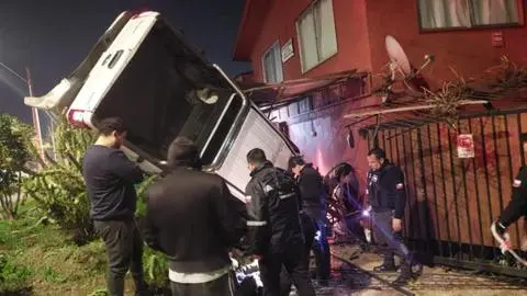 Conductor bajo la influencia de sustancias incrustó su camioneta en vivienda de Macul