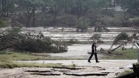 10 niñas siguen desaparecidas tras inundaciones relámpago que azotaron a campamento de verano en Texas