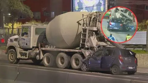 Colisión de alta energía entre auto y camión mezclador dejó dos personas muertas en la Autopista Central