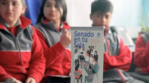 Estudiantes del Biobío, la Araucanía y región Metropolitana recibirán formación cívica en sus salas de clases