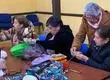 Adultas mayores de Talcahuano tejen gorritos de lana para ayudar a personas en situación de calle a combatir el frío