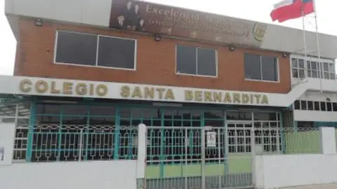 Alumnos del Colegio Santa Bernardita de Talcahuano anuncian movilización por presunto abuso de un profesor a estudiante de 11 años