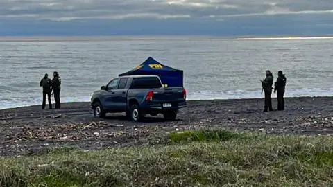 Brigada de Homicidios indaga hallazgo de una mujer sin vida en playa de San Pedro de la Paz