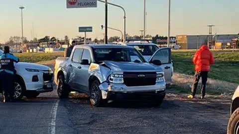 Dos hinchas de la U sufren accidente de tránsito en Junín tras ser liberados por incidentes en Argentina