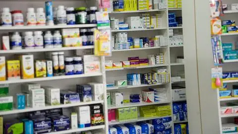 Precios aumentaron un 80% en 13 años: Cada vez gasta más la población chilena en medicamentos