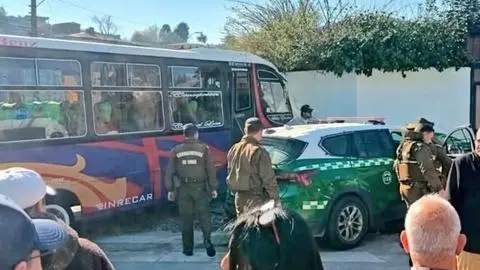 Accidente involucra a patrulla policial y taxibús del Gran Concepción: Carabineros y pasajeros lesionados