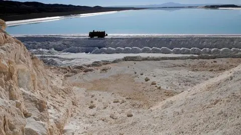 Baja en el precio del litio provoca reducción de los aportes de SQM al fisco