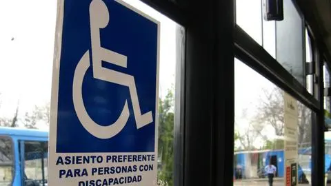 Decreto exige reservar asientos para personas con discapacidad para todo viaje dentro de chile