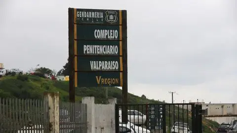 Tres reos se fugaron desde cárcel de Valparaíso con ayuda desde el exterior