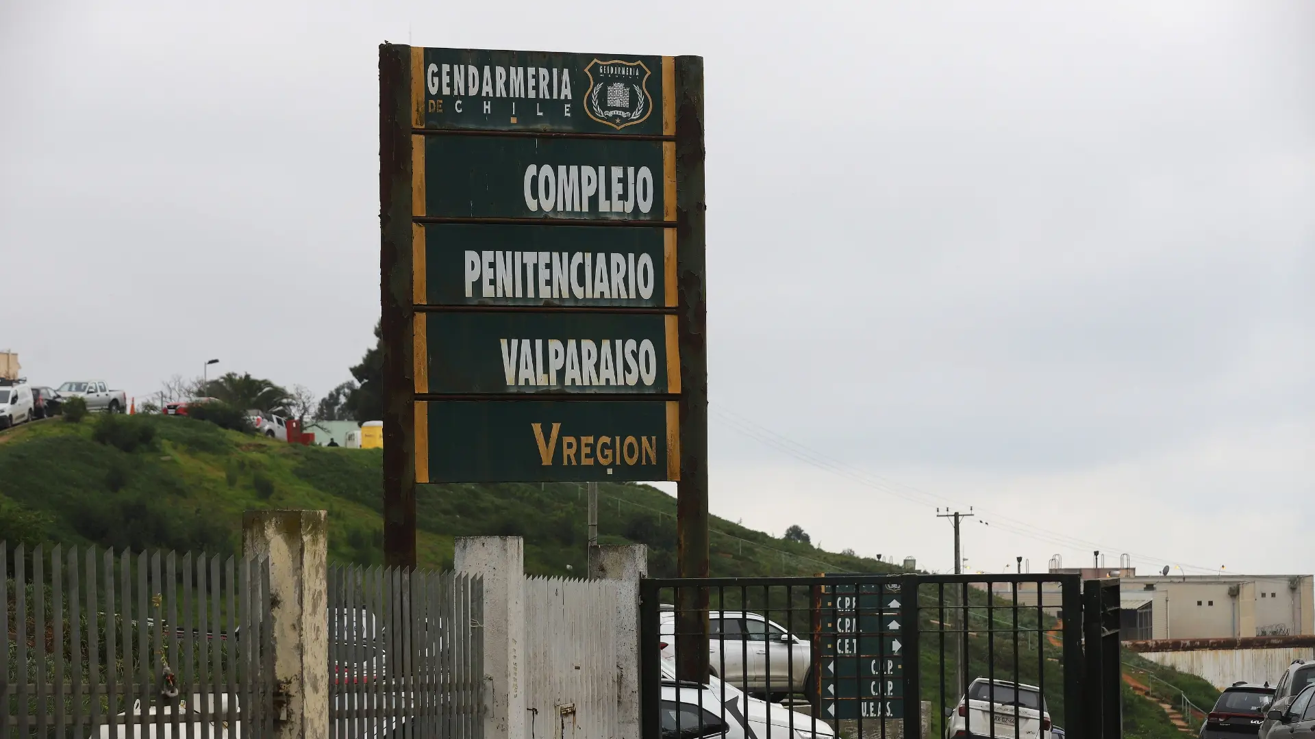 Tres reos se fugaron desde cárcel de Valparaíso con ayuda desde el exterior