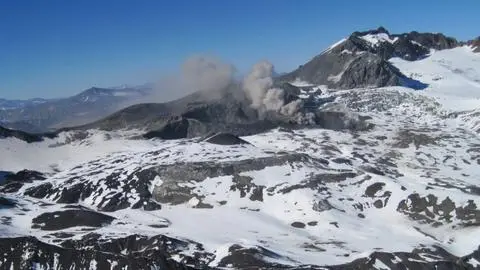 Alerta en 5 comunas del Maule ante aumento de actividad en complejos volcánicos de la zona