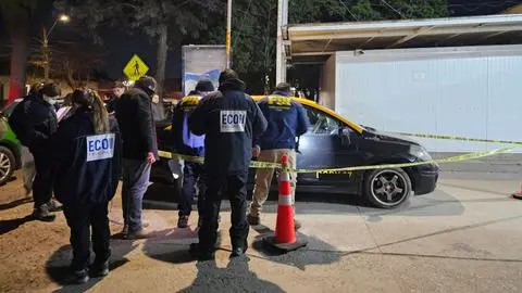 Chofer resultó herido: Adolescente de 15 años muere tras ser baleado mientras iba a bordo de un taxi en Melipilla