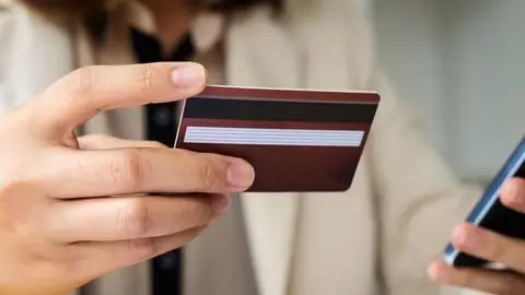 ¿Te pueden bloquear la tarjeta de débito en agosto? Este es el requisito que exige la ley