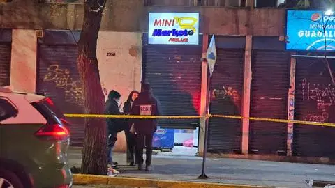 Asesinan a un hombre a balazos al interior de un minimarket del Barrio Yungay en Santiago