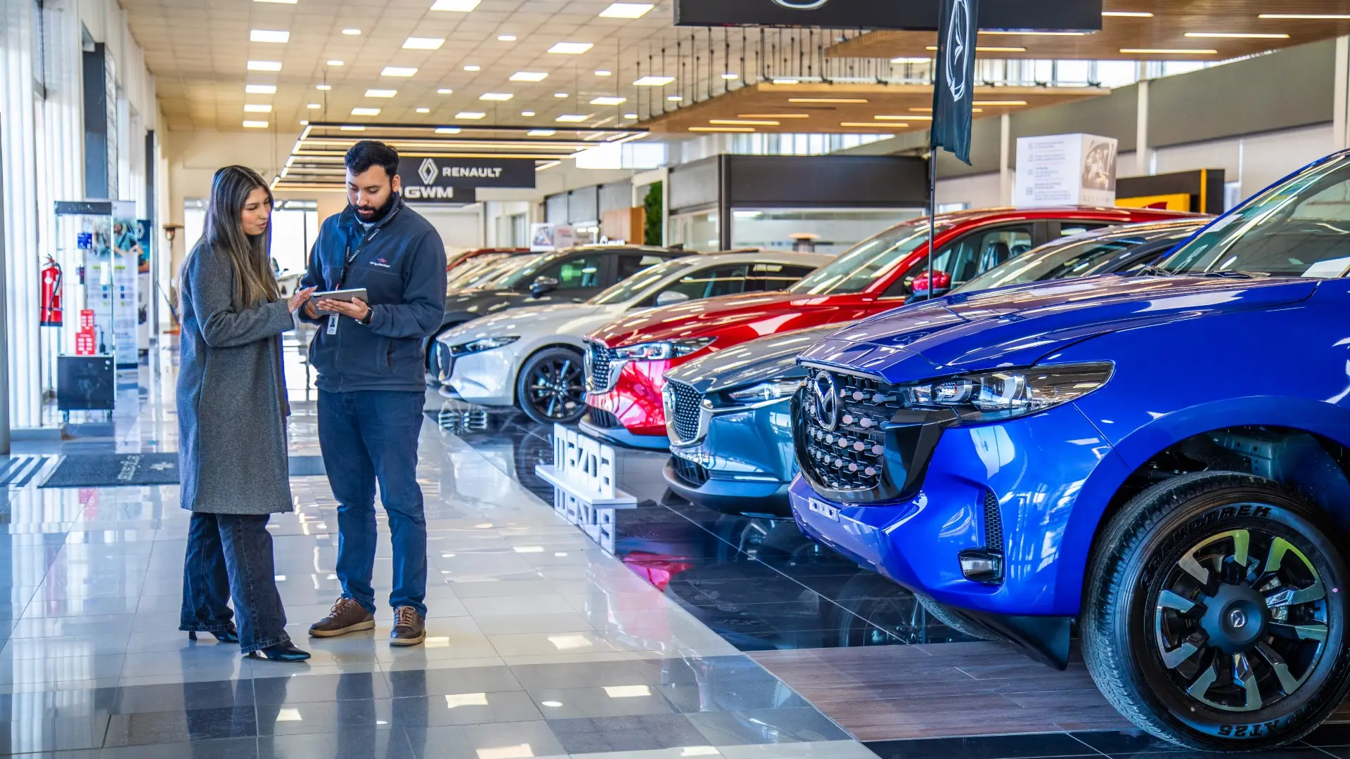 ¿Por qué agosto es el mes perfecto para comprar autos? Consejos imperdibles de automotora Sergio Escobar DercoCenter