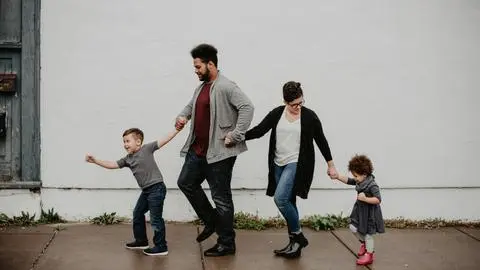 Infancia en espera: Requisitos para brindarle un hogar a los más de 700 niños de hasta 3 años que viven en residencias de menores