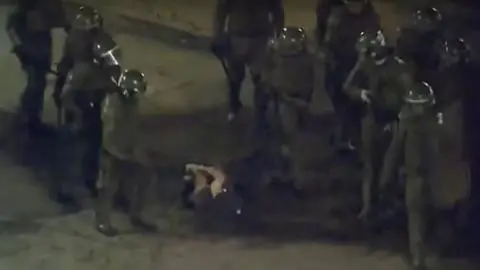 Tres carabineros son declarados culpables por golpiza a manifestante durante estallido social