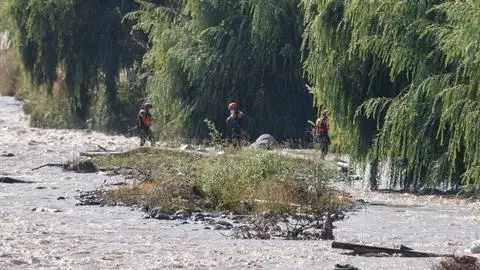 Transeúntes hallan cuerpo de hombre en río Mapocho: Investigan eventual participación de terceros