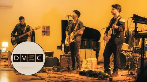 De Vez en Cuando publica íntimo repaso en vivo de su álbum debut