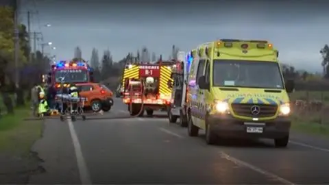 Accidente que dejó tres lesionados provoca cierre de Ruta 5 Sur en Villa Alegre
