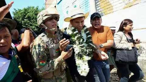 Candidato presidencial fue apedreado por partidarios de Evo Morales en Bolivia