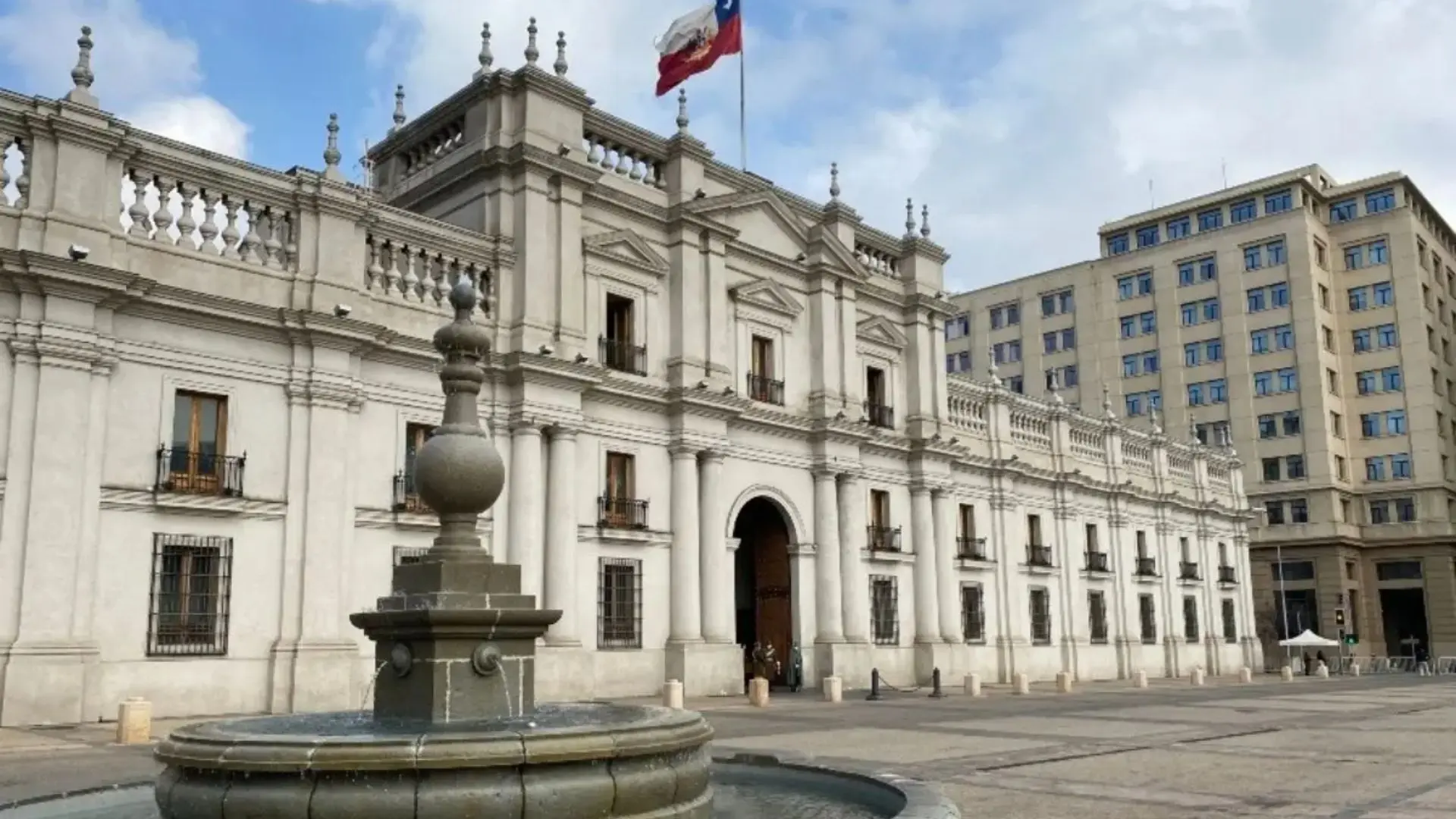 Familia de gásfiter fallecido en La Moneda tacha de “impresentable” la demora en comisión investigadora