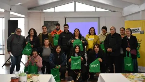 Vecinos de Laja refuerzan su compromiso con el reciclaje en encuentro comunitario del desafío Comuna sin Basura