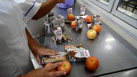 El plan de Junaeb para entregar colaciones durante el paro de manipuladoras de alimentos
