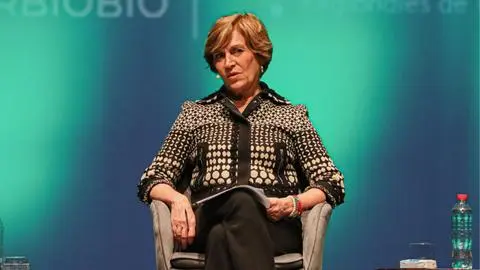 “Se malinterpretó”: Dichos sobre la dictadura siguen a Evelyn Matthei a la Cumbre de las Regiones