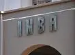 Rocían a funcionario con bencina en incidente con artefactos incendiarios en el INBA