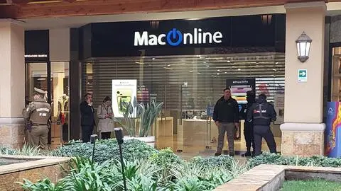 Compró un cargador y le llegó un computador de $3 millones: Se querellan contra trabajador de MacOnline