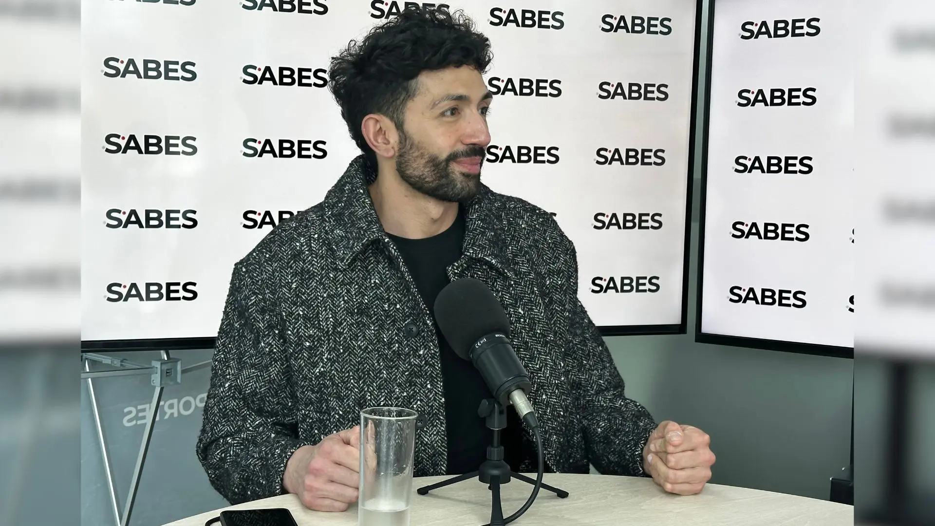 Marcos Ayala resignifica la oscuridad con el show “Tango y sombras” en Concepción