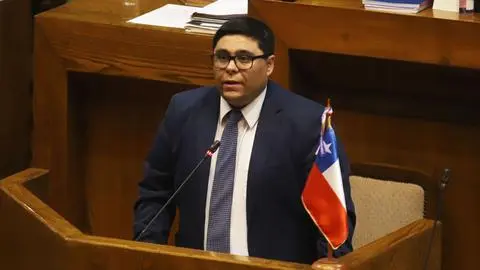 Diputado José Carlos Meza fue encañonado en encerrona a la salida del Metro en Recoleta